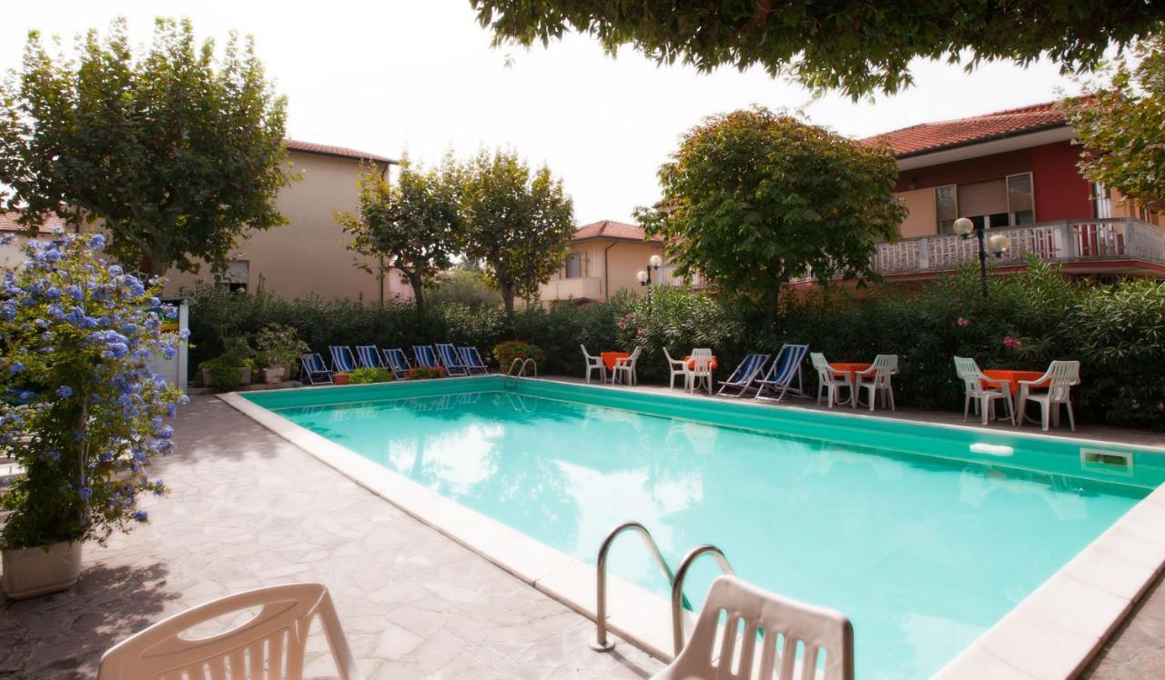 מארוטה Hotel Garden B&B מראה חיצוני תמונה
