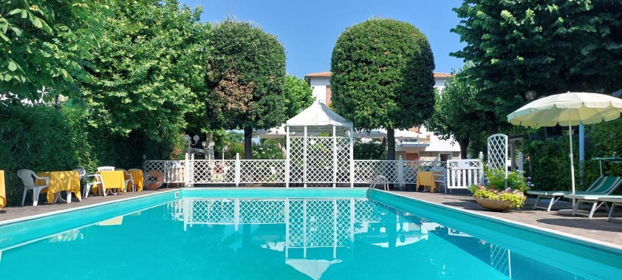 מארוטה Hotel Garden B&B מראה חיצוני תמונה
