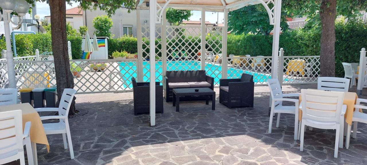 מארוטה Hotel Garden B&B מראה חיצוני תמונה